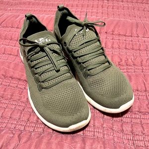 Lululemon APL tech loom breeze shoes. Men’s 9.5